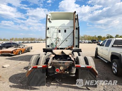 Zdjęcie 6 z 14 samochodu: 2013 FREIGHTLINER CASCADIA SEMI TRUCK VIN:1FUJGLDR3DLFF2050 - miniatura