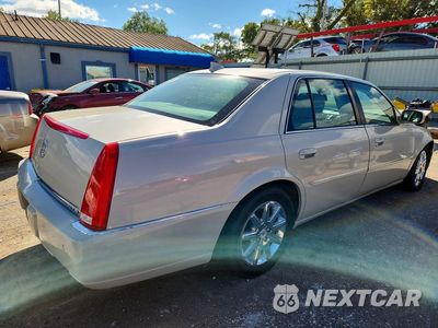 Trzecie zdjęcie samochodu z tyłu: 2011 CADILLAC DTS PREMIUM COLLECTION VIN:1G6KH5E67BU107458 - miniatura