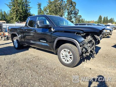 Czwarte zdjęcie samochodu z boku: 2022 TOYOTA TUNDRA SR5 VIN:5TFLA5DA0NX014764 - miniatura