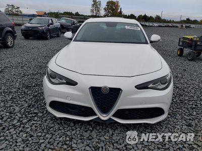 Piąte zdjęcie samochodu w środku: 2018 ALFA ROMEO GIULIA TI VIN:ZARFAECN0J7583941 - miniatura