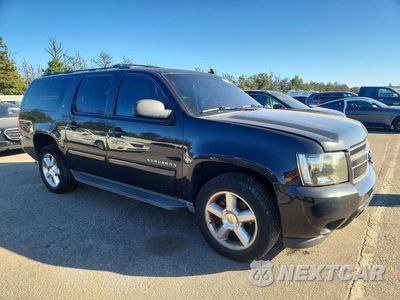 Czwarte zdjęcie samochodu z boku: 2013 CHEVROLET SUBURBAN K1500 LT VIN:1GNSKJE73DR298566 - miniatura