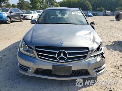 Piąte zdjęcie samochodu w środku: 2013 MERCEDES-BENZ C 250 VIN:WDDGF4HB7DA823914 - miniatura