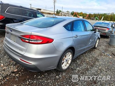 Trzecie zdjęcie samochodu z tyłu: 2020 FORD FUSION SE VIN:3FA6P0LU1LR219922 - miniatura