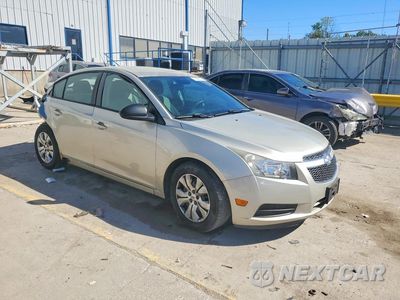 Czwarte zdjęcie samochodu z boku: 2013 CHEVROLET CRUZE LS VIN:1G1PA5SH4D7289322 - miniatura