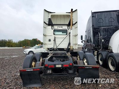 Zdjęcie 6 z 13 samochodu: 2012 VOLVO VNL SEMI TRUCK VIN:4V4NC9TH8CN560671 - miniatura