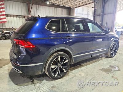 Trzecie zdjęcie samochodu z tyłu: 2022 VOLKSWAGEN TIGUAN SEL R-LINE VIN:3VV4B7AX5NM165967 - miniatura