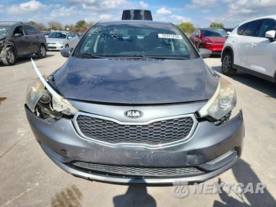 Piąte zdjęcie samochodu w środku: 2016 KIA FORTE LX VIN:KNAFX4A62G5561908 - miniatura