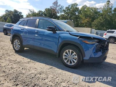 Czwarte zdjęcie samochodu z boku: 2026 TOYOTA COROLLA CROSS LE VIN:7MUCAAAG2TV220839 - miniatura