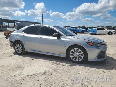 Czwarte zdjęcie samochodu z boku: 2021 TOYOTA CAMRY LE VIN:4T1C11AKXMU596051 - miniatura