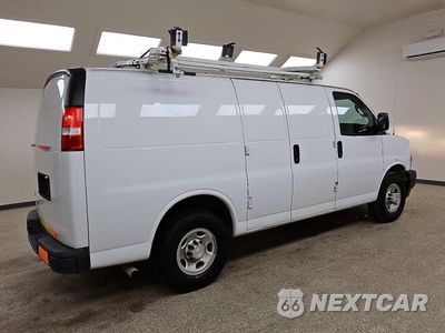 Trzecie zdjęcie samochodu z tyłu: 2020 CHEVROLET EXPRESS G2500 VIN:1GCWGAFP7L1262709 - miniatura
