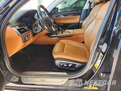 Zdjęcie 7 z 12 samochodu: 2016 BMW 750 XI VIN:WBA7F2C51GG417447 - miniatura