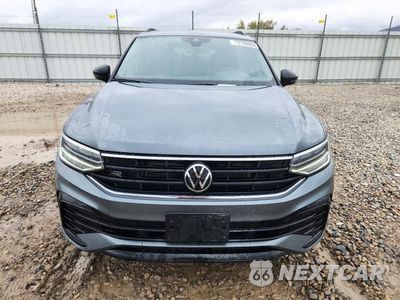 Piąte zdjęcie samochodu w środku: 2024 VOLKSWAGEN TIGUAN SE R-LINE BLACK VIN:3VVCB7AXXRM053246 - miniatura