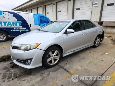 2014 TOYOTA CAMRY SE 4T1BF1FK5EU335403 - główne zdjęcie licytacji z USA - miniatura