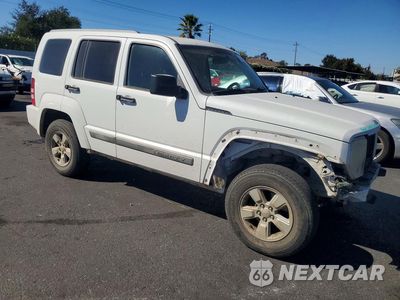 Czwarte zdjęcie samochodu z boku: 2012 JEEP LIBERTY SPORT VIN:1C4PJMAK1CW173062 - miniatura