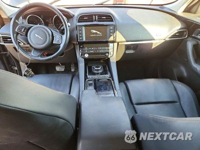 Zdjęcie 8 z 13 samochodu: 2018 JAGUAR F-PACE PREMIUM VIN:SADCJ2FN2JA256620 - miniatura