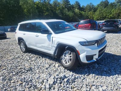 Czwarte zdjęcie samochodu z boku: 2025 JEEP GRAND CHEROKEE L LAREDO VIN:1C4RJJAG0S8707366 - miniatura