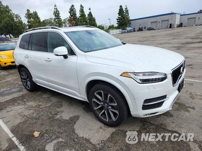 Czwarte zdjęcie samochodu z boku: 2019 VOLVO XC90 T6 MOMENTUM VIN:YV4A22PK8K1494300 - miniatura