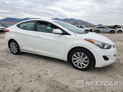 Czwarte zdjęcie samochodu z boku: 2011 HYUNDAI ELANTRA GLS VIN:5NPDH4AE8BH010003 - miniatura