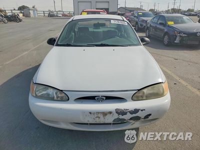 Piąte zdjęcie samochodu w środku: 2001 FORD ESCORT VIN:3FAFP13P11R221425 - miniatura