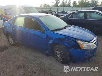 Czwarte zdjęcie samochodu z boku: 2010 FORD FOCUS SE VIN:1FAHP3FN0AW218611 - miniatura