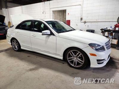 Czwarte zdjęcie samochodu z boku: 2012 MERCEDES-BENZ C 300 4MATIC VIN:WDDGF8BB4CA703387 - miniatura