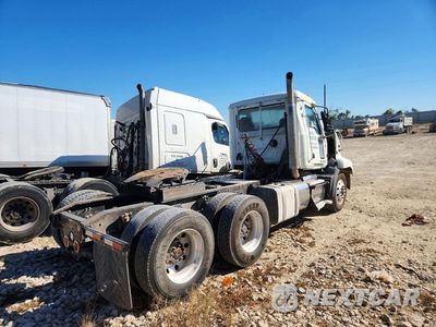 Trzecie zdjęcie samochodu z tyłu: 2016 MACK CXU613 SEMI TRUCK VIN:1M1AW07Y9GM054866 - miniatura