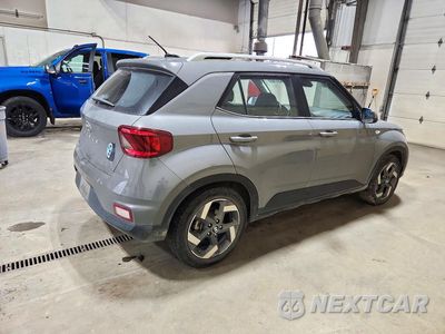 Trzecie zdjęcie samochodu z tyłu: 2023 HYUNDAI VENUE SEL VIN:KMHRC8A31PU224429 - miniatura