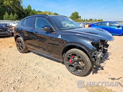 Czwarte zdjęcie samochodu z boku: 2023 ALFA ROMEO STELVIO QUADRIFOGLIO VIN:ZASPAKEV4P7D67536 - miniatura