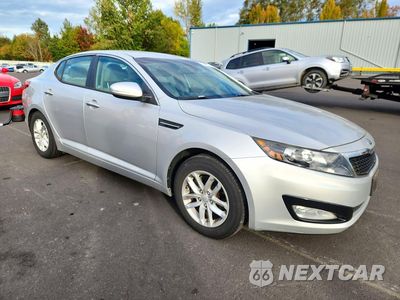 Czwarte zdjęcie samochodu z boku: 2013 KIA OPTIMA LX VIN:5XXGM4A70DG232303 - miniatura