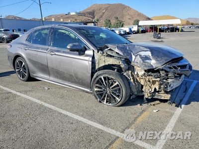 Czwarte zdjęcie samochodu z boku: 2018 TOYOTA CAMRY XSE VIN:4T1B61HK8JU501906 - miniatura