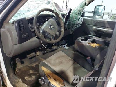 Zdjęcie 8 z 12 samochodu: 2009 CHEVROLET SILVERADO C2500 HEAVY DUTY VIN:1GBHC44K49E127366 - miniatura