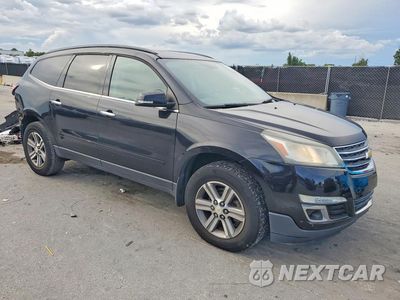 Czwarte zdjęcie samochodu z boku: 2017 CHEVROLET TRAVERSE LT VIN:1GNKRGKD1HJ282685 - miniatura