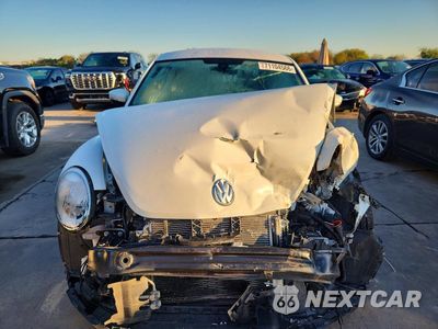 Piąte zdjęcie samochodu w środku: 2017 VOLKSWAGEN BEETLE SE VIN:3VWJ17AT8HM614805 - miniatura