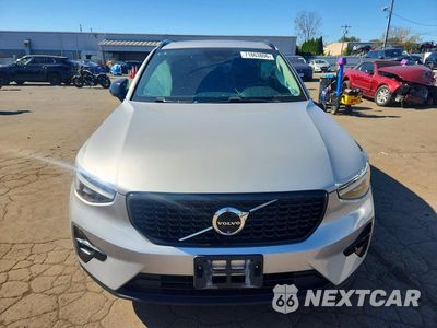 Piąte zdjęcie samochodu w środku: 2024 VOLVO XC40 PLUS VIN:YV4L12UL3R2245450 - miniatura