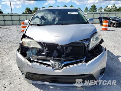 Piąte zdjęcie samochodu w środku: 2018 TOYOTA SIENNA LE VIN:5TDKZ3DC1JS937636 - miniatura