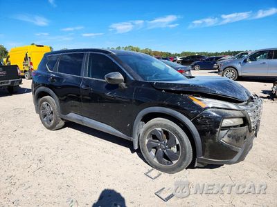 Czwarte zdjęcie samochodu z boku: 2025 NISSAN ROGUE SV VIN:5N1BT3BA9SC858894 - miniatura