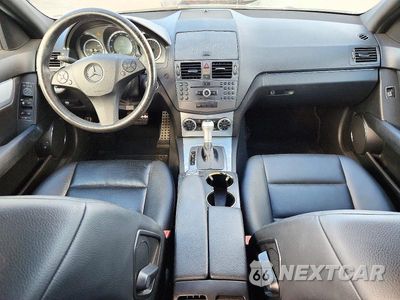 Zdjęcie 8 z 12 samochodu: 2010 MERCEDES-BENZ C 300 VIN:WDDGF5EB8AR098069 - miniatura