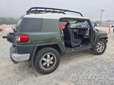 Trzecie zdjęcie samochodu z tyłu: 2014 TOYOTA FJ CRUISER BASE VIN:JTEZU4BF9EK013910 - miniatura