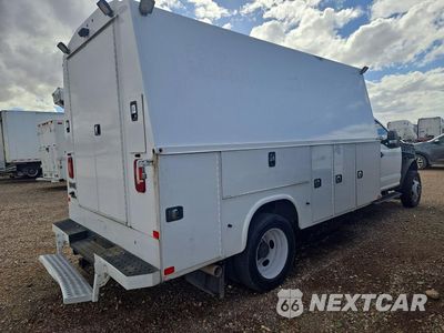 Trzecie zdjęcie samochodu z tyłu: 2022 FORD F550 SUPER DUTY VIN:1FDUF5HN6NEC96273 - miniatura