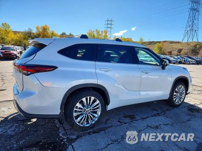 Trzecie zdjęcie samochodu z tyłu: 2025 TOYOTA HIGHLANDER PLATINUM VIN:5TDKDRBH9SS586301 - miniatura