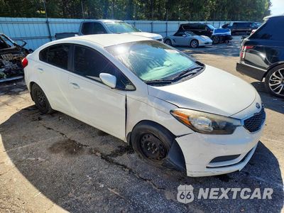 Czwarte zdjęcie samochodu z boku: 2016 KIA FORTE LX VIN:KNAFK4A69G5569972 - miniatura