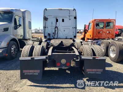 Zdjęcie 6 z 14 samochodu: 2012 FREIGHTLINER CASCADIA 113 VIN:1FUJGHDVXCSBF2727 - miniatura