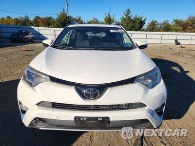 Piąte zdjęcie samochodu w środku: 2018 TOYOTA RAV4 XLE VIN:JTMRFREV5JJ190081 - miniatura