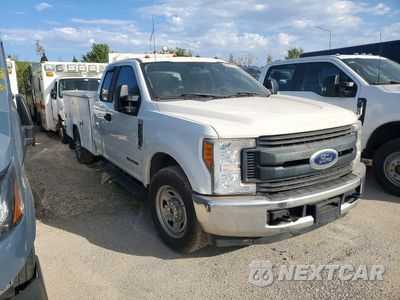Czwarte zdjęcie samochodu z boku: 2017 FORD F350 SUPER DUTY VIN:1FD7X3ET5HEF22499 - miniatura