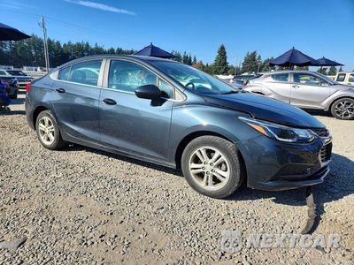 Czwarte zdjęcie samochodu z boku: 2017 CHEVROLET CRUZE LT VIN:1G1BE5SMXH7201763 - miniatura