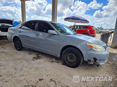 Czwarte zdjęcie samochodu z boku: 2005 TOYOTA CAMRY LE VIN:4T1BE32K05U623589 - miniatura