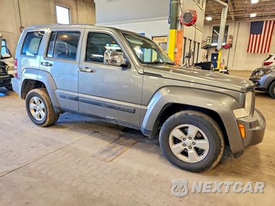 Czwarte zdjęcie samochodu z boku: 2012 JEEP LIBERTY SPORT VIN:1C4PJMAK2CW209261 - miniatura