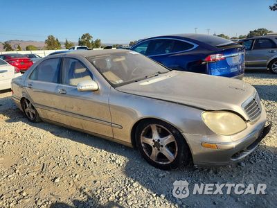 Czwarte zdjęcie samochodu z boku: 2004 MERCEDES-BENZ S 430 VIN:WDBNG70J84A410028 - miniatura