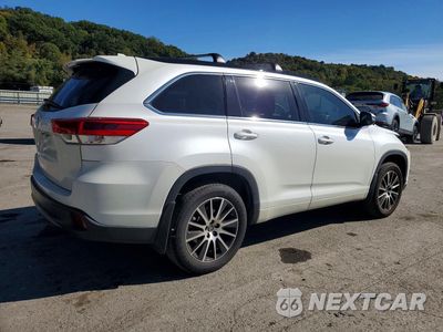 Trzecie zdjęcie samochodu z tyłu: 2018 TOYOTA HIGHLANDER SE VIN:5TDJZRFH3JS817473 - miniatura