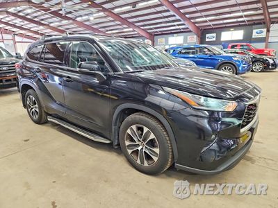 Czwarte zdjęcie samochodu z boku: 2021 TOYOTA HIGHLANDER XLE VIN:5TDGZRBH2MS118954 - miniatura